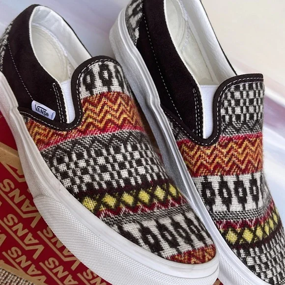 Vans WMNS Classic Slip-0n
Fair Isle Brown/Multi
VN0A5JMHBF0
Sneakers - Picture 7 of 16